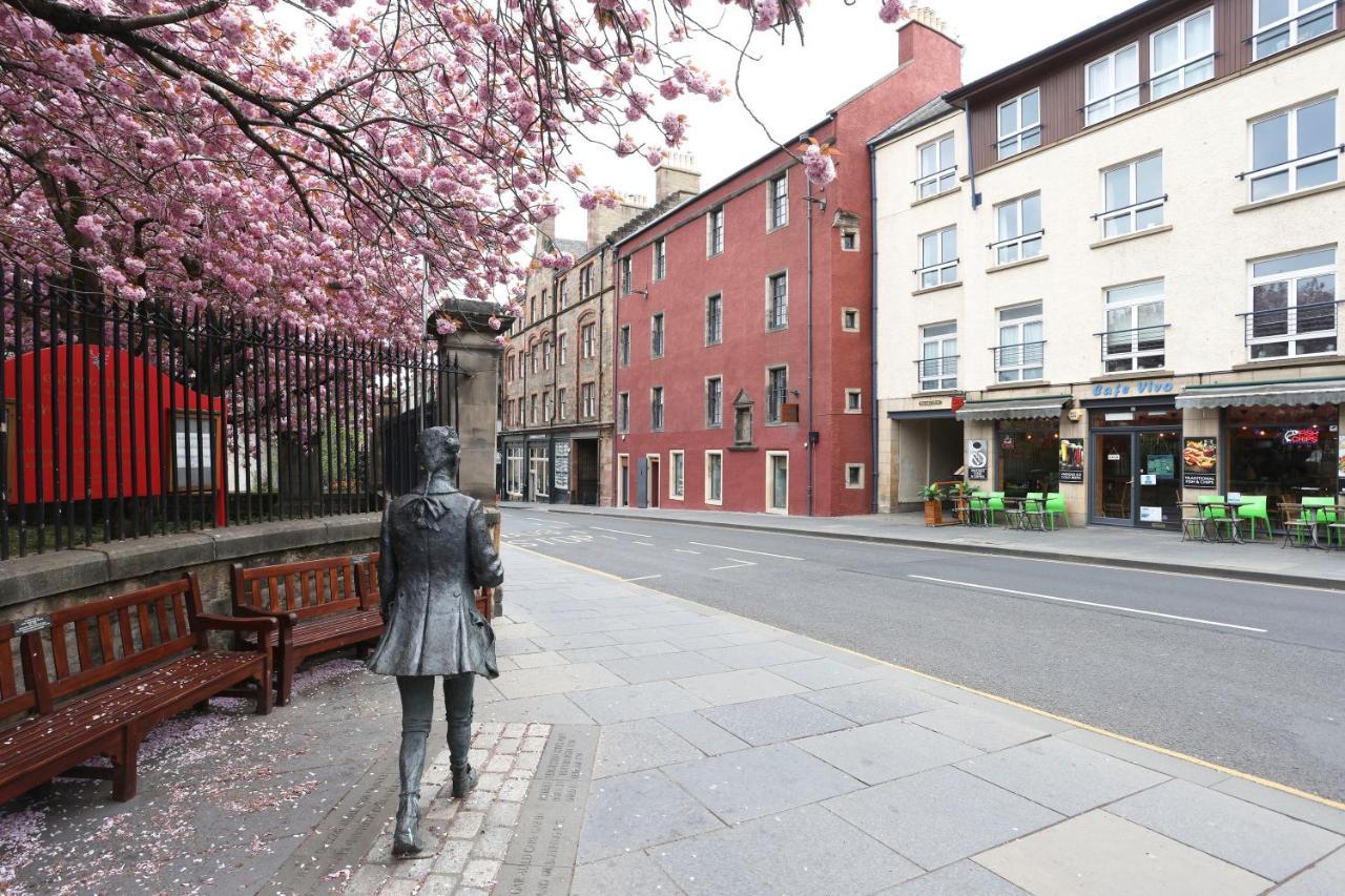 Apartamento Joivy Affordable 3,4,5 And 12 Bed Private Flats Next To Royal Mile (Adults Only) Edimburgo Exterior foto
