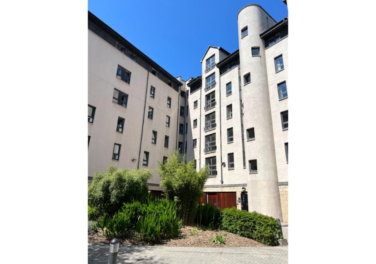 Apartamento Joivy Affordable 3,4,5 And 12 Bed Private Flats Next To Royal Mile (Adults Only) Edimburgo Exterior foto